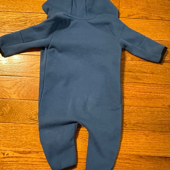 Nike Tech Onesie - Picture 2 of 3
